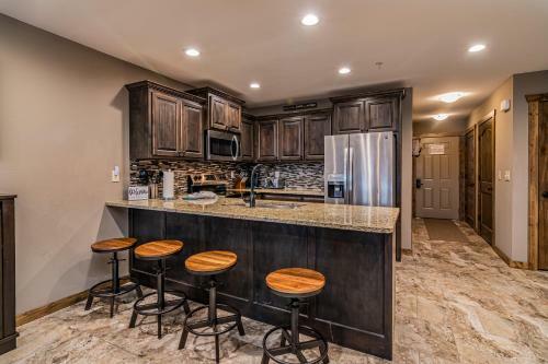 Waterfront Three Bedroom Condo, Minutes To Sdc!