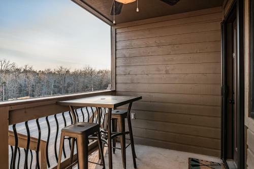 Waterfront Three Bedroom Condo, Minutes To Sdc!