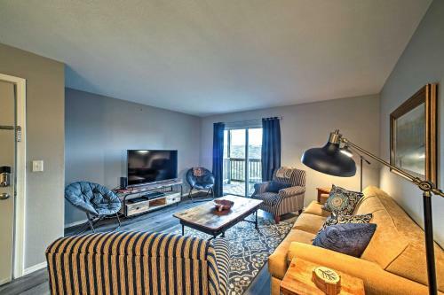 Apartamento Branson Condo With Views About 4 Mi To Silver Dollar!