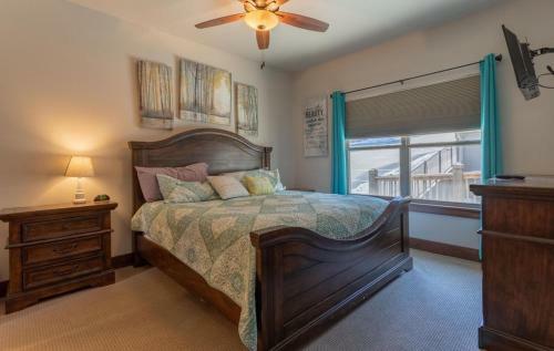 Rockwood Lake Lodge Home