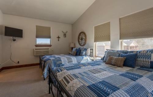 Rockwood Lake Lodge Home