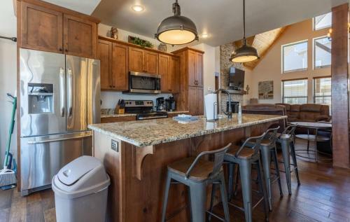 Rockwood Lake Lodge Home