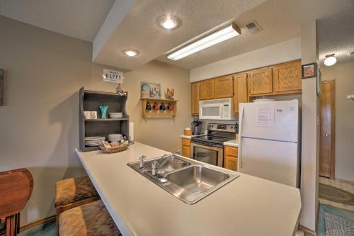 Apartamento West Branson Condo 2 Miles To Silver Dollar City!