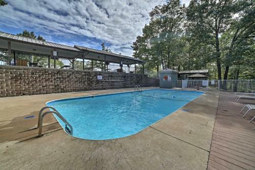 Apartamento West Branson Condo 2 Miles To Silver Dollar City!