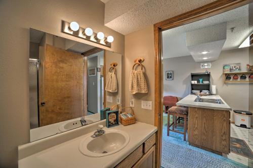 Apartamento West Branson Condo 2 Miles To Silver Dollar City!