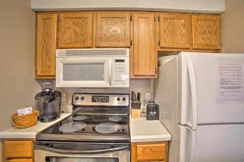 Apartamento West Branson Condo 2 Miles To Silver Dollar City!