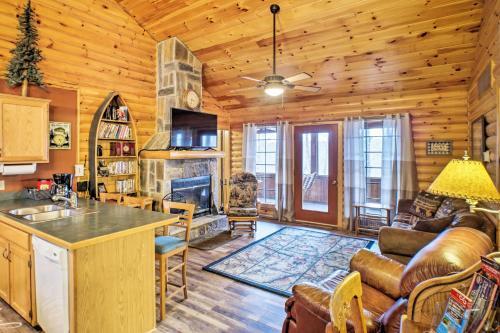 Rustic Branson Cabin-mins To Silver Dollar City!