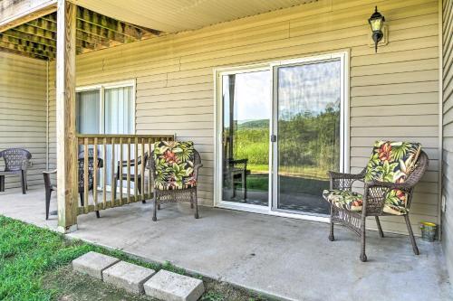 Apartamento Cozy Condo With Pool, 5 Mi To Table Rock Lake!