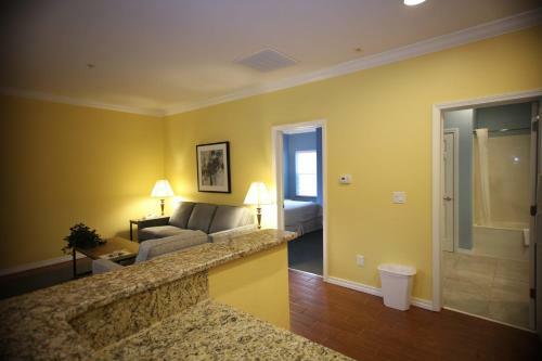 Modern Condo Right By Entertainment District 1br Standard