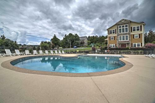 Expansive Hollister Retreat With Deck And Pool Access!