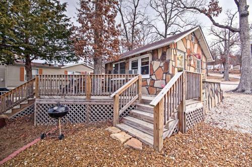 Cozy Camdenton Cottage With Deck And Boat Dock Access!