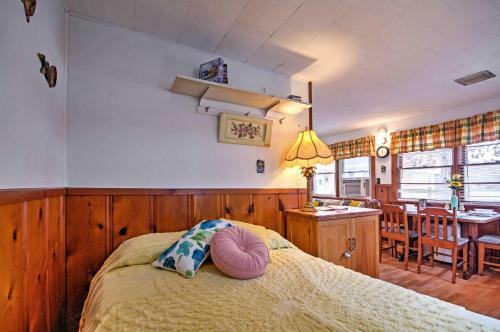 Cozy Camdenton Cottage With Deck And Boat Dock Access!