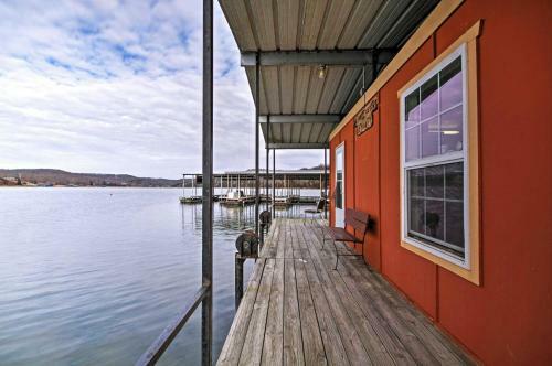 Cozy Camdenton Cottage With Deck And Boat Dock Access!