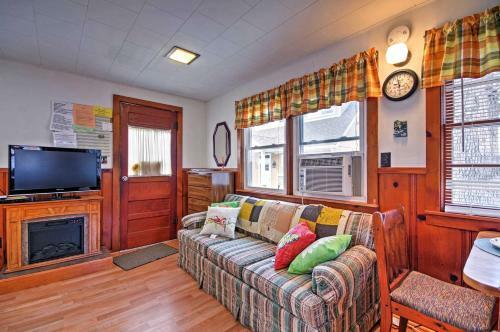 Cozy Camdenton Cottage With Deck And Boat Dock Access!