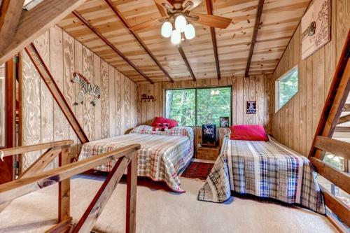 Quiet Lakefront Cottage With Dock And Resort Access!