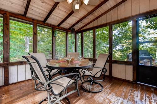 Quiet Lakefront Cottage With Dock And Resort Access!
