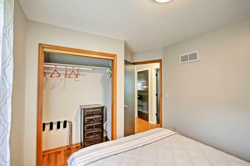 Modern Excelsior Springs Home With Deck And 3 Acres!