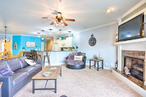 Apartamento Lakefront Camdenton Condo With Deck, Shared Pool