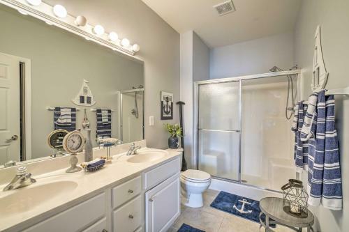 Apartamento Lakefront Camdenton Condo With Deck, Shared Pool