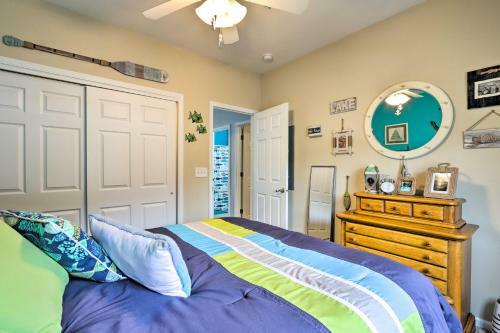 Apartamento Lakefront Camdenton Condo With Deck, Shared Pool