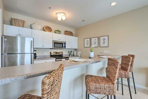 Apartamento Cozy Lakeside Paradise With Porch And Pool Access