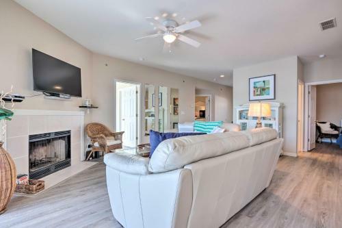 Apartamento Cozy Lakeside Paradise With Porch And Pool Access