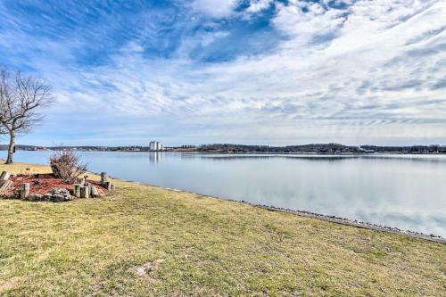 Apartamento Cozy Lakeside Paradise With Porch And Pool Access