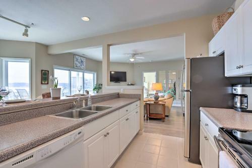 Apartamento Cozy Lakeside Paradise With Porch And Pool Access