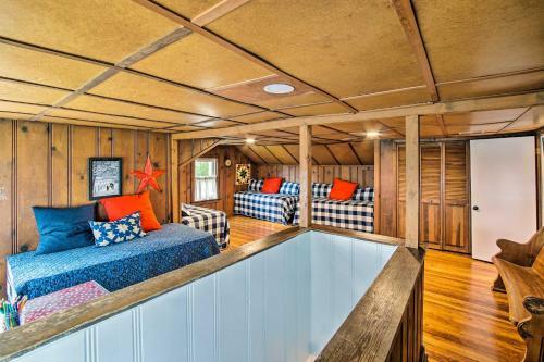 Remodeled Historic Farmhouse About 20 Mi To Kc!