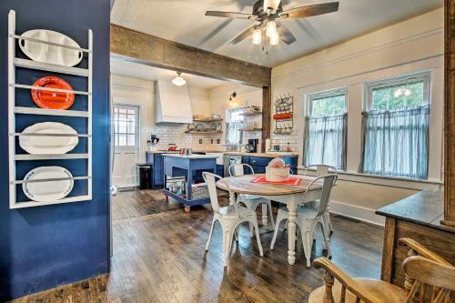 Remodeled Historic Farmhouse About 20 Mi To Kc!