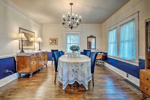 Remodeled Historic Farmhouse About 20 Mi To Kc!