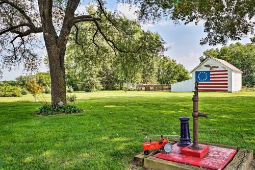 Remodeled Historic Farmhouse About 20 Mi To Kc!