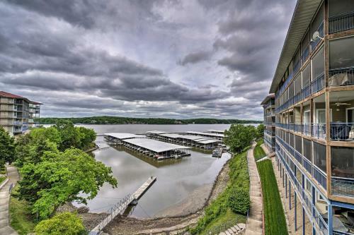 Apartamento Waterfront Lake Ozark Condo With Deck And Pools