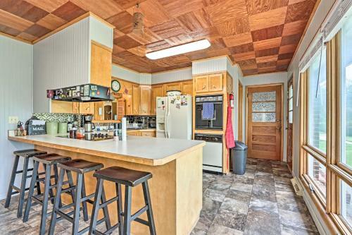 Macon Ranch-style Family Home With Yard And Deck!