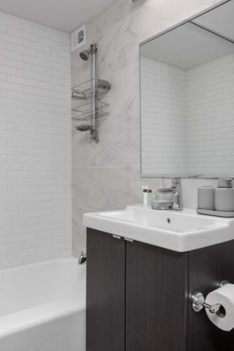 Apartamento Sleek Cwe Studio Near Bjc By Zencity