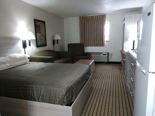 Hotel Bearcat Inn And Suites