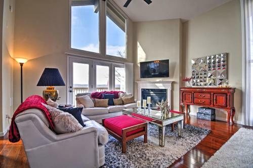 Alluring Osage Beach Lake House With Sunset Views!