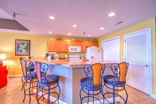 Apartamento Lakefront Osage Beach Condo With Porch And Pool Access!