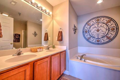 Apartamento Lakefront Osage Beach Condo With Porch And Pool Access!