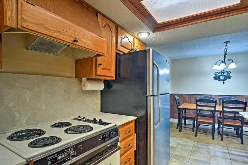 Quiet Cottage With Porch Btwn Branson And Springfield!