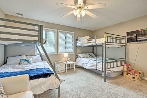 Apartamento Pool-view Condo Walk To Shops, 4mi To Lake!