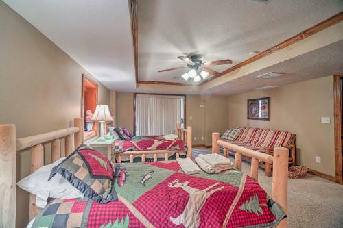 Home With 2 Decks And Fire Pit-steps To Table Rock Lake