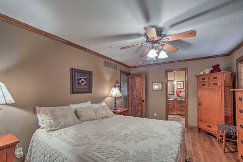 Home With 2 Decks And Fire Pit-steps To Table Rock Lake