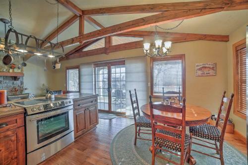 Home With 2 Decks And Fire Pit-steps To Table Rock Lake