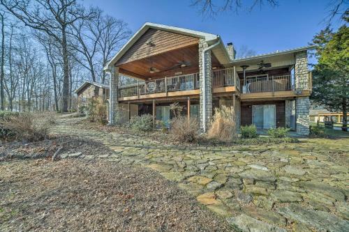 Home With 2 Decks And Fire Pit-steps To Table Rock Lake