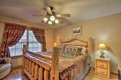 Home With 2 Decks - 10mins To Silver Dollar City