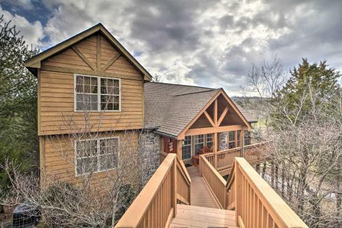 Home With 2 Decks - 10mins To Silver Dollar City