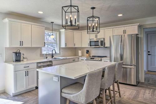 Chic Retreat With Deck About 9 Mi To Downtown Springfield