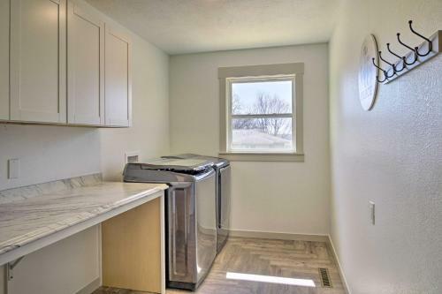 Chic Retreat With Deck About 9 Mi To Downtown Springfield