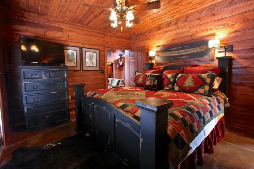 Base Camp Experience, Hottub, Jettedtubs, Grill, Great Location, Wifi